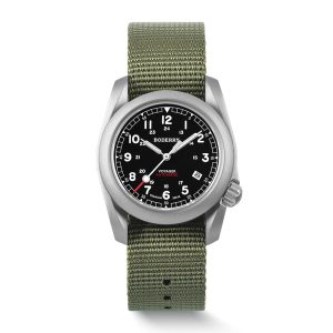voyager 100m waterproof titanium automatic field watch | black/armygreen